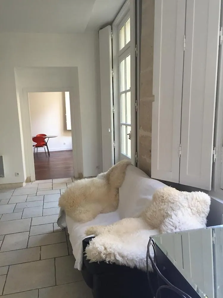 Boutique De La Place Des Vosges 3*