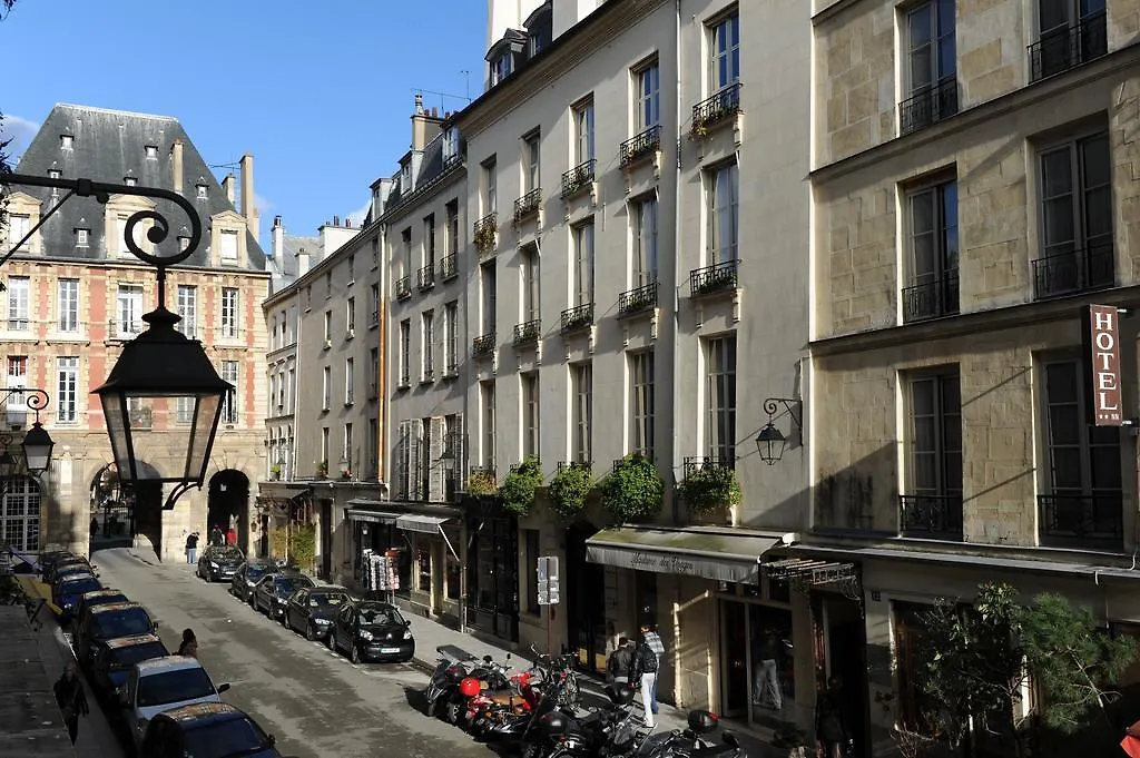 Boutique De La Place Des Vosges 3*