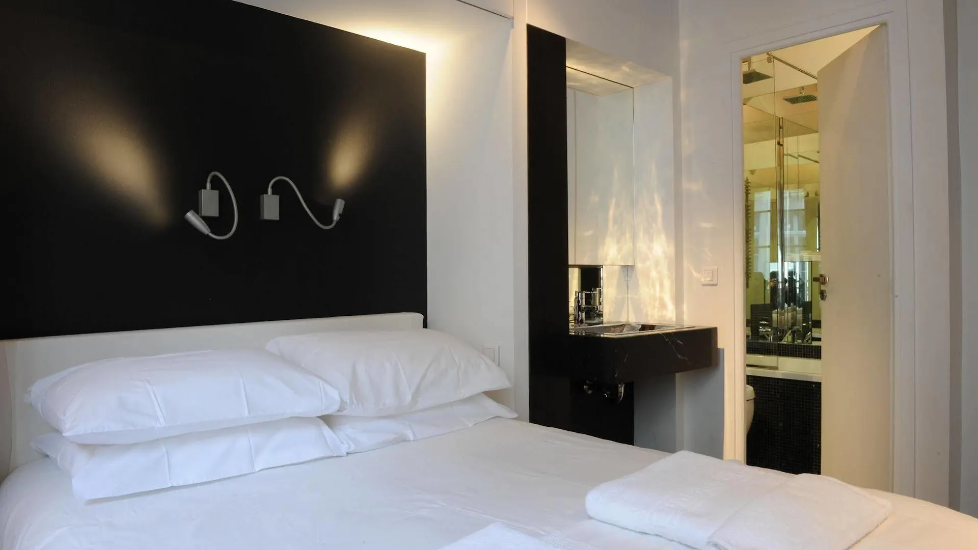 Boutique De La Place Des Vosges Otel Paris